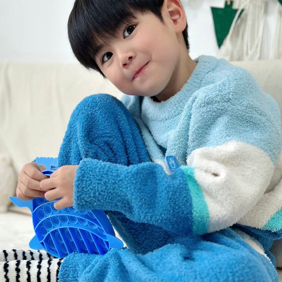 Autumn and winter season children’s flannel pajamas, baby thick cartoon home clothes, suitable for boys in middle to large age range, coral velvet set