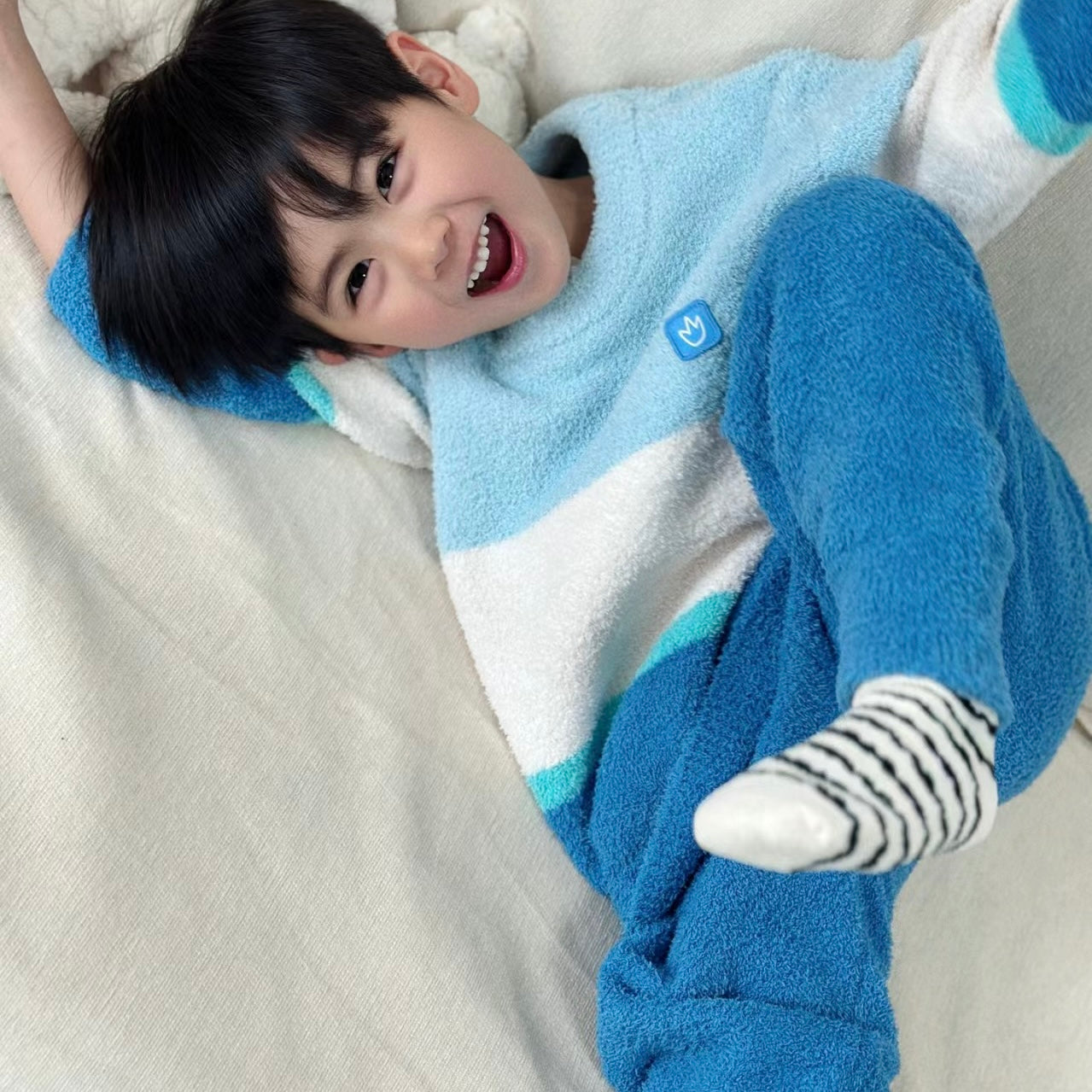 Autumn and winter season children’s flannel pajamas, baby thick cartoon home clothes, suitable for boys in middle to large age range, coral velvet set